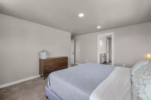 Bedroom - 1801 NE Shadowcrest Way, Bend, OR 97701 photo 3 of 5