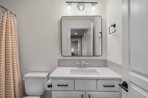 Bath - 1801 NE Shadowcrest Way, Bend, OR 97701 photo 8 of 8