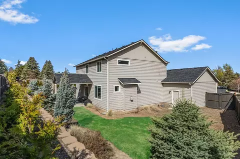 Exterior - 1801 NE Shadowcrest Way, Bend, OR 97701 photo 8 of 10