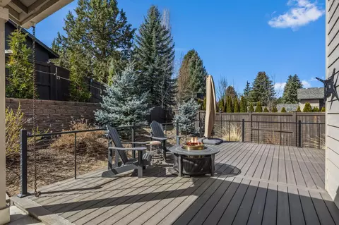 Exterior - 1801 NE Shadowcrest Way, Bend, OR 97701 photo 5 of 10