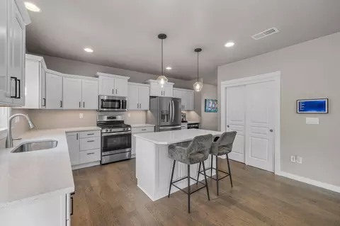 Kitchen - 1801 NE Shadowcrest Way, Bend, OR 97701 photo 3 of 5