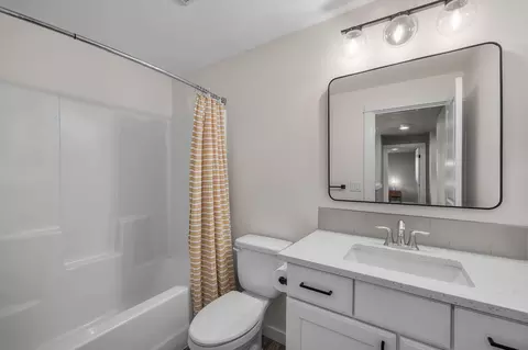 Bath - 1801 NE Shadowcrest Way, Bend, OR 97701 photo 7 of 8