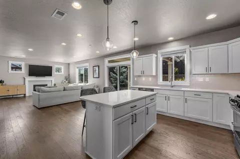 Kitchen - 1801 NE Shadowcrest Way, Bend, OR 97701 photo 5 of 5