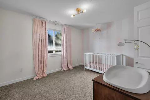 Bedroom - 1801 NE Shadowcrest Way, Bend, OR 97701 photo 4 of 5
