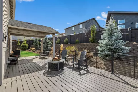 Exterior - 1801 NE Shadowcrest Way, Bend, OR 97701 photo 6 of 10