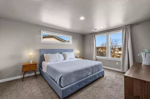 Bedroom - 1801 NE Shadowcrest Way, Bend, OR 97701 photo 1 of 5