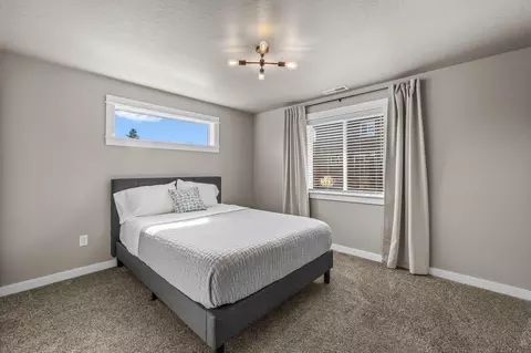 Bedroom - 1801 NE Shadowcrest Way, Bend, OR 97701 photo 5 of 5