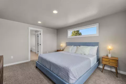 Bedroom - 1801 NE Shadowcrest Way, Bend, OR 97701 photo 2 of 5