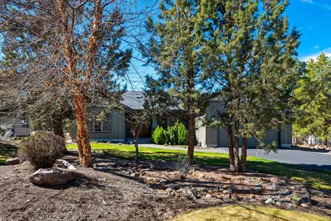 387 Goshawk Ct, Redmond, OR 97756