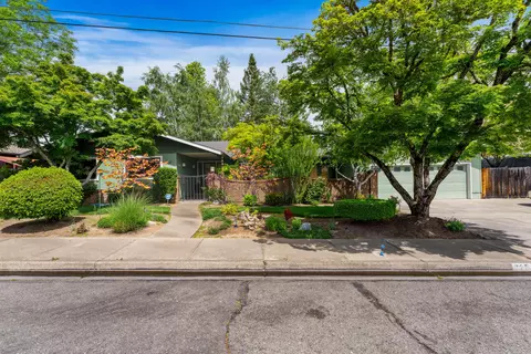 722 NW Sandy Dr, Grants Pass, OR 97526