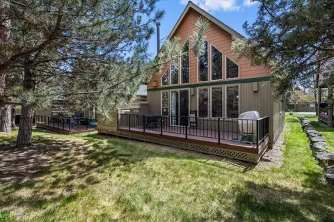 8811 Cliff Swallow Dr, Redmond, OR 97756