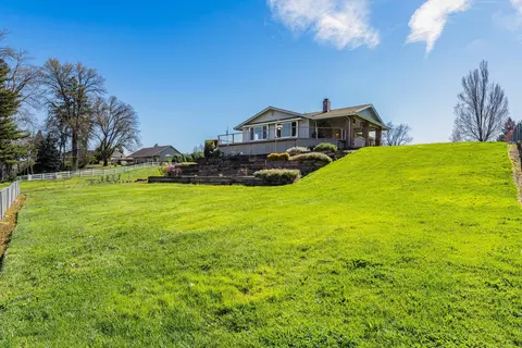 274 Parkhill Pl, Grants Pass, OR 97527