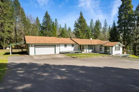 2276 Azalea Dr, Grants Pass, OR 97526