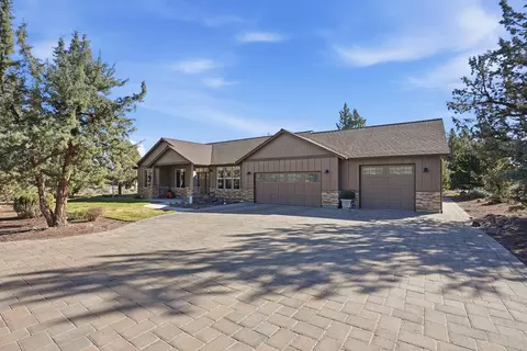 2440 Linnet Ln, Redmond, OR 97756
