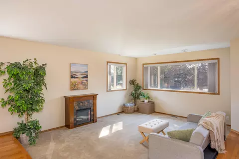 Living - 64769 Saros Ln, Bend, OR 97703 photo 2 of 8