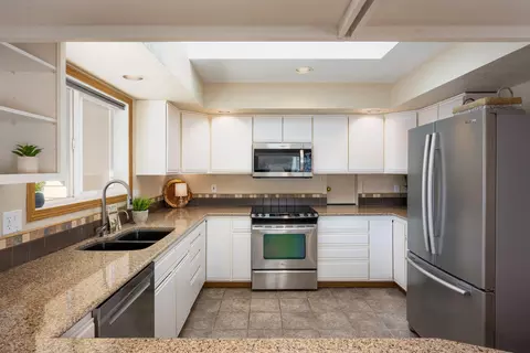 Kitchen - 64769 Saros Ln, Bend, OR 97703 photo 2 of 5
