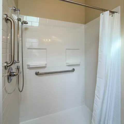 Bath - 64769 Saros Ln, Bend, OR 97703 photo 3 of 5