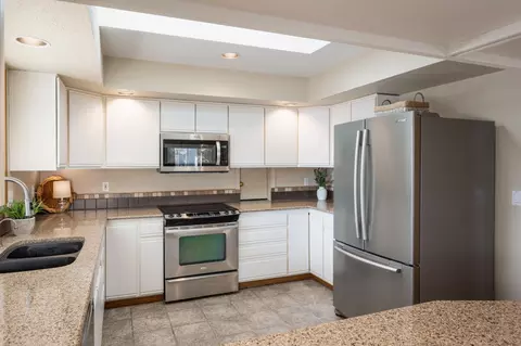 Kitchen - 64769 Saros Ln, Bend, OR 97703 photo 3 of 5
