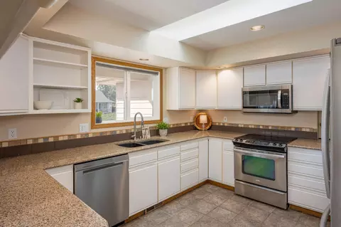 Kitchen - 64769 Saros Ln, Bend, OR 97703 photo 1 of 5