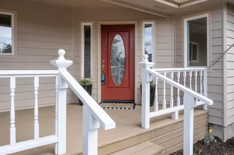 Entry Way - 64769 Saros Ln, Bend, OR 97703 photo 1 of 2