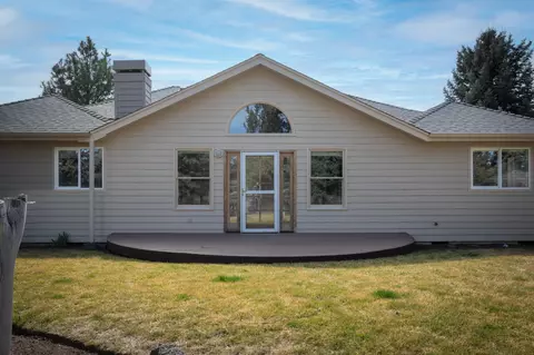 Exterior - 64769 Saros Ln, Bend, OR 97703 photo 2 of 10
