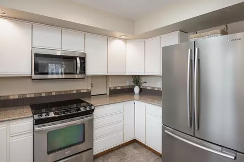 Kitchen - 64769 Saros Ln, Bend, OR 97703 photo 4 of 5