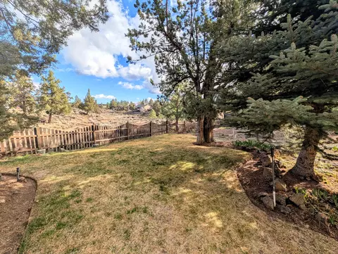 Exterior - 64769 Saros Ln, Bend, OR 97703 photo 7 of 10