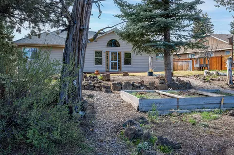 Exterior - 64769 Saros Ln, Bend, OR 97703 photo 4 of 10