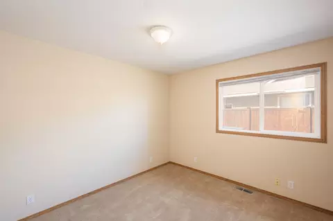 Bedroom - 64769 Saros Ln, Bend, OR 97703 photo 3 of 6
