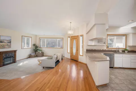 Living - 64769 Saros Ln, Bend, OR 97703 photo 6 of 8