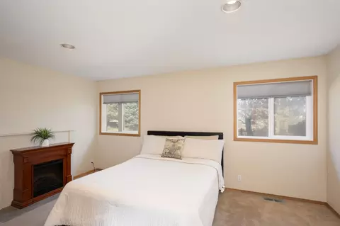 Bedroom - 64769 Saros Ln, Bend, OR 97703 photo 2 of 6