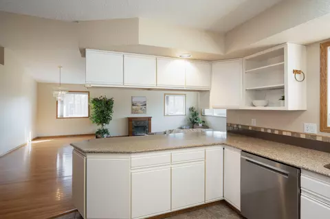 Kitchen - 64769 Saros Ln, Bend, OR 97703 photo 5 of 5