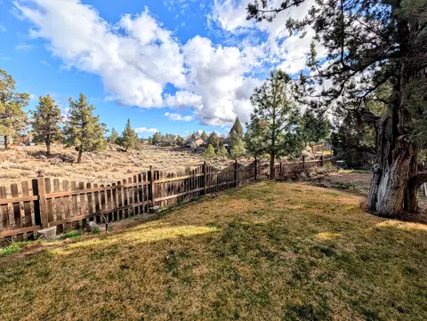 Exterior - 64769 Saros Ln, Bend, OR 97703 photo 6 of 10