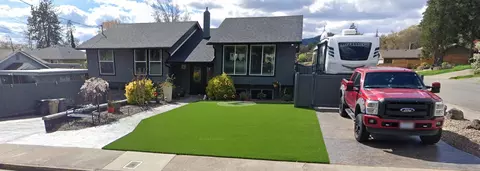 1430 NE 10th St, Grants Pass, OR 97526