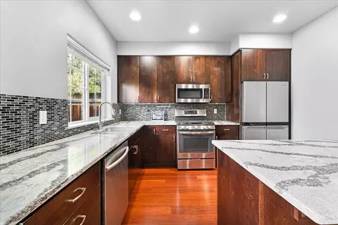 Kitchen - 647 Shadow Way, Central Point, OR 97502 photo 1 of 2