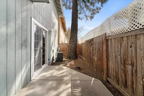 Exterior - 647 Shadow Way, Central Point, OR 97502 photo 3 of 4