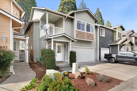 647 Shadow Way, Central Point, OR 97502