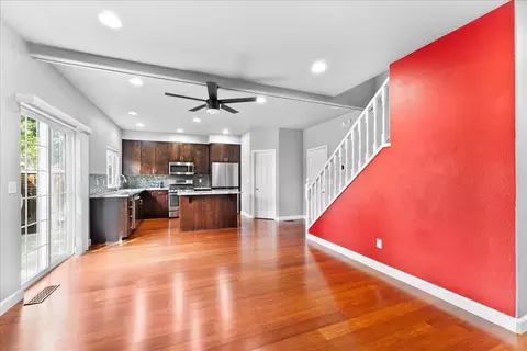 Living - 647 Shadow Way, Central Point, OR 97502 photo 3 of 4