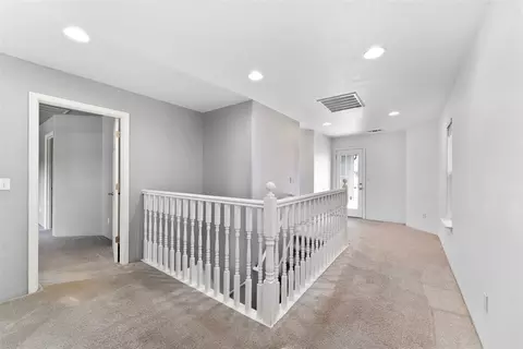 Entry Way - 647 Shadow Way, Central Point, OR 97502 photo 3 of 3