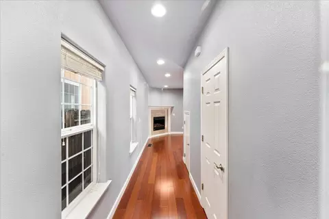 Entry Way - 647 Shadow Way, Central Point, OR 97502 photo 1 of 3