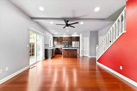 Living - 647 Shadow Way, Central Point, OR 97502 photo 2 of 4
