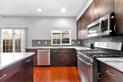 Kitchen - 647 Shadow Way, Central Point, OR 97502 photo 2 of 2