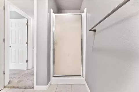 Bath - 647 Shadow Way, Central Point, OR 97502 photo 4 of 5