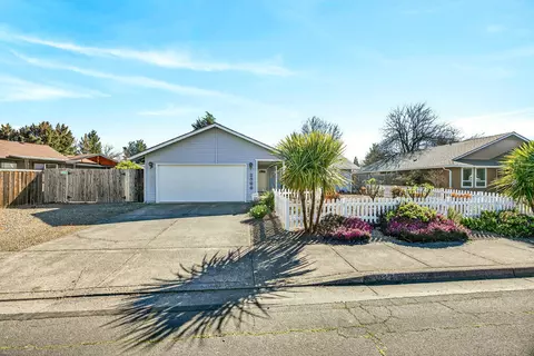 2366 Winslow Park Dr, Medford, OR 97504