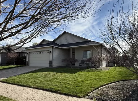 989 Pendleton Dr, Medford, OR 97501