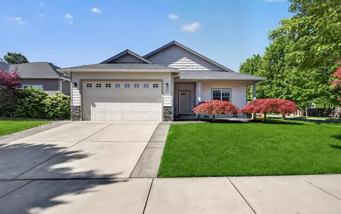 989 Pendleton Dr, Medford, OR 97501