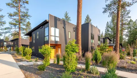 505 N Pine St, Sisters, OR 97759