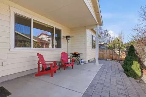 Exterior - 1227 NE Hoover Loop, Bend, OR 97701 photo 7 of 8