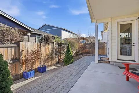 Exterior - 1227 NE Hoover Loop, Bend, OR 97701 photo 6 of 8