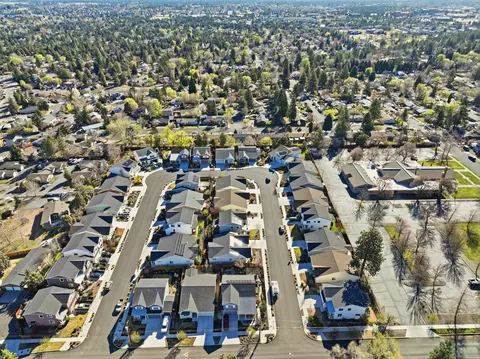 View/Area - 1227 NE Hoover Loop, Bend, OR 97701 photo 4 of 5